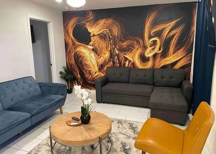 Your Downtown With California King Bed Unit A Apartment *