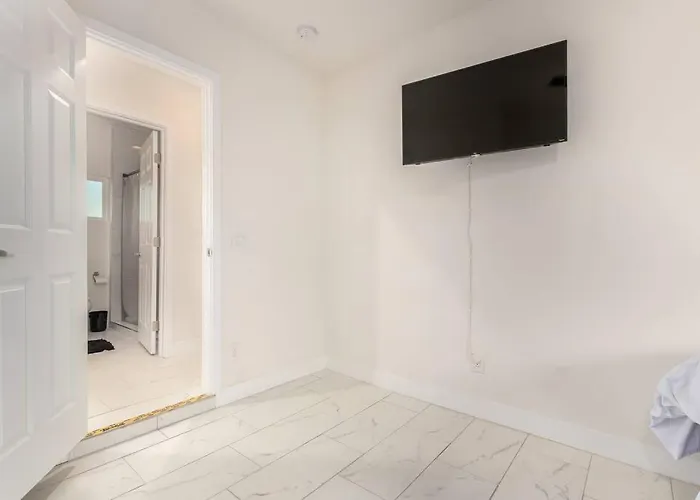 Apartment Your Downtown With California King Bed Unit A