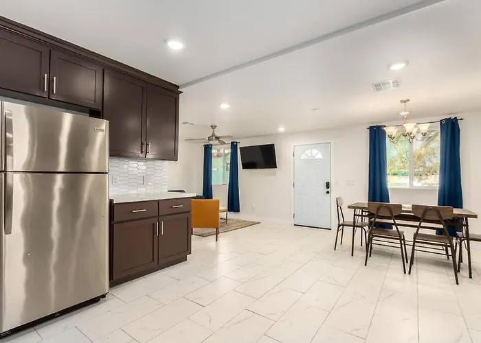 Apartment Your Downtown With California King Bed Unit A
